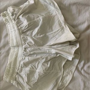 Lululemon hotty hot short white